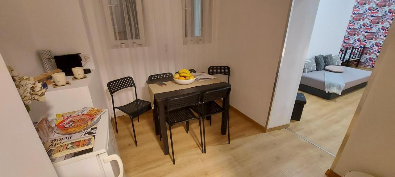 London Fog In The Party District Apartment Budapest
